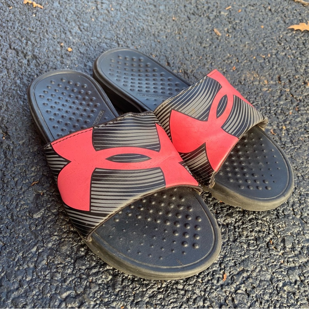 591 Under Armour athletic classic Black and Red Slide Sandals